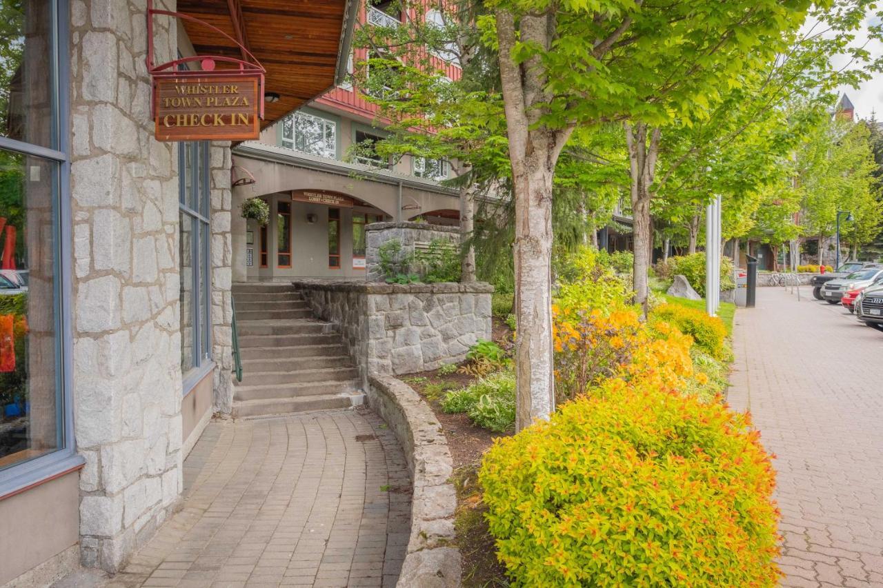 Eagle Lodge By Outpost Whistler Exterior photo