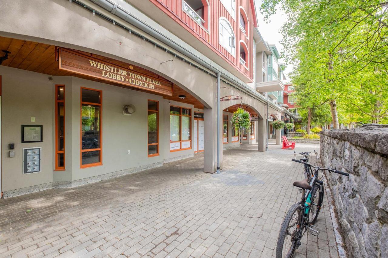 Eagle Lodge By Outpost Whistler Exterior photo
